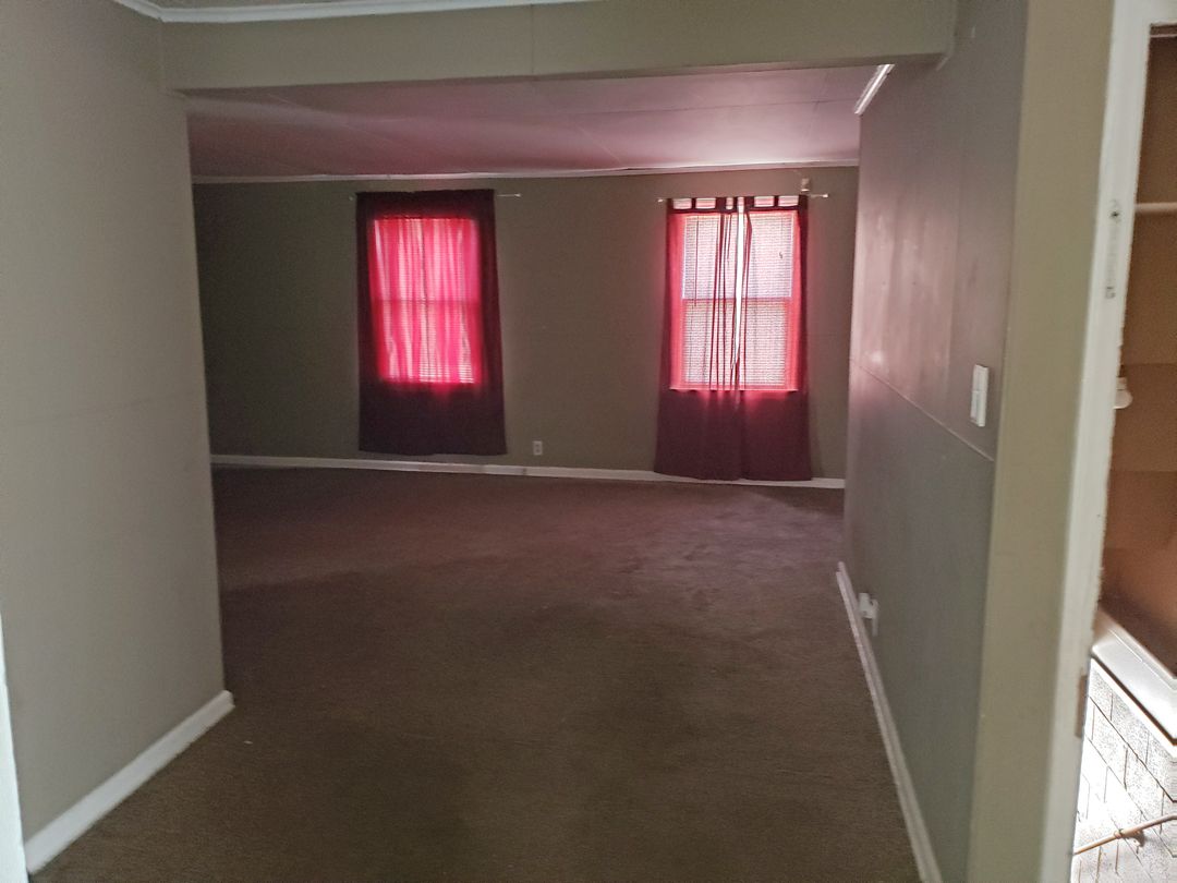 5943 Merriam Dr, Shawnee Mission, KS 66203